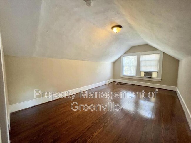 Building Photo - 301 Rogers Ave