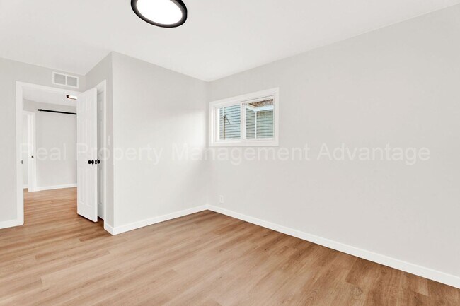 Building Photo - 1513 E Meyers Ave