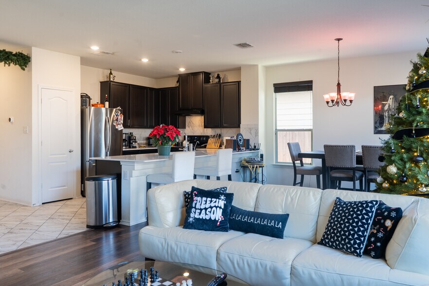 Building Photo - 14101 James Garfield St