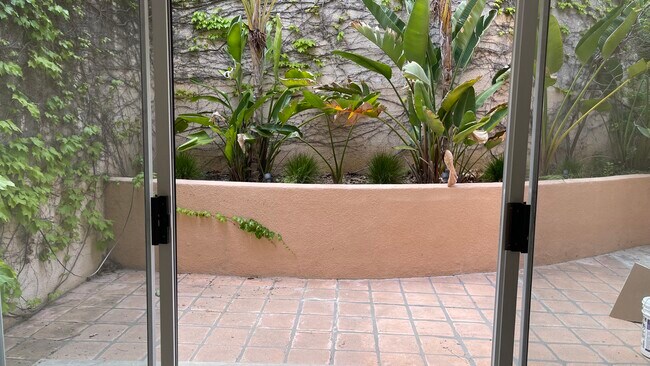 Secluded Corner Patio - 4347 Freedom Dr
