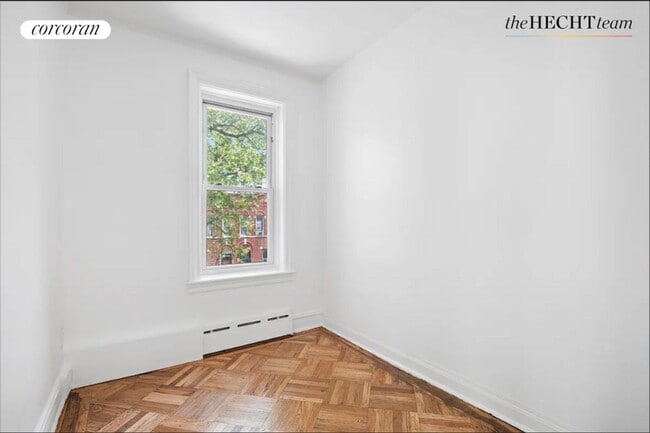 Building Photo - 216 E 93rd St