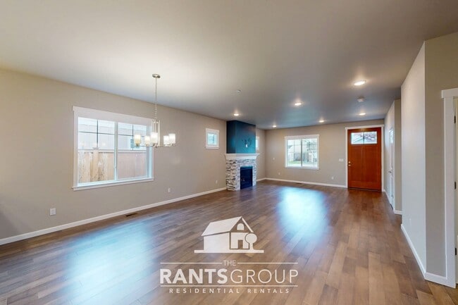 Building Photo - Bright 3-Bedroom, 2-Bathroom Rambler in Olympia!