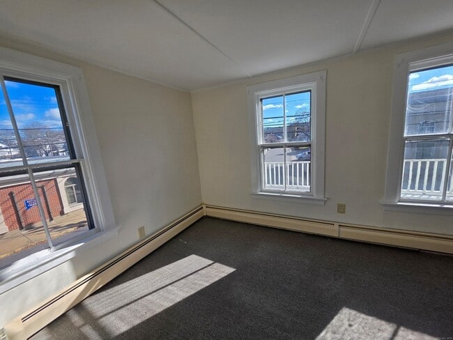 Building Photo - 110 Main St