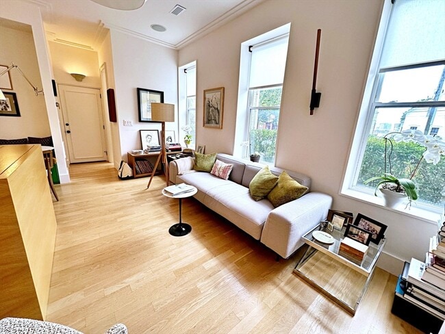 Building Photo - 206 Webster St