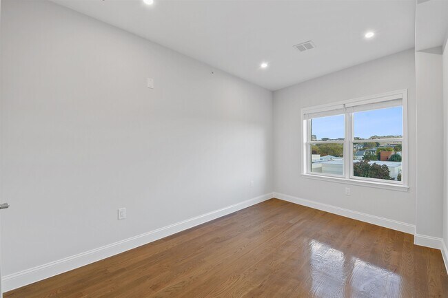 Building Photo - 311-315-315 West Side Ave