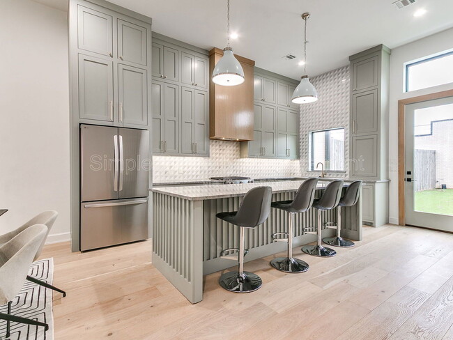 Building Photo - 821 NW 8th St