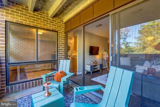 Building Photo - 11260 Chestnut Grove Square