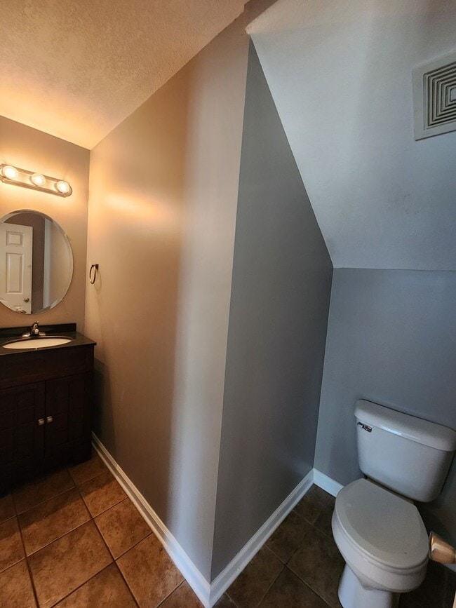Building Photo - $1650 4 Bedroom 2.5 Bath Gorgeous Oak Grov...