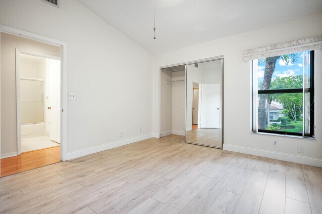 Building Photo - 10910 Lakemore Ln