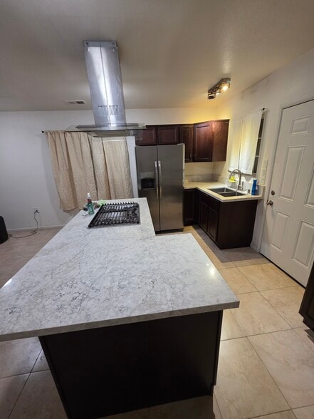 Kitchen - 770 E 12th St