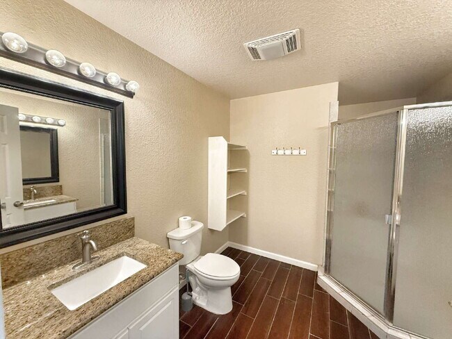 Building Photo - Peaceful 1-Acre Country Living with Easy C...