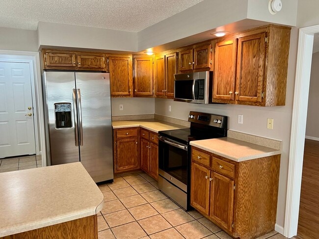 Building Photo - 2105 Sheffield Dr