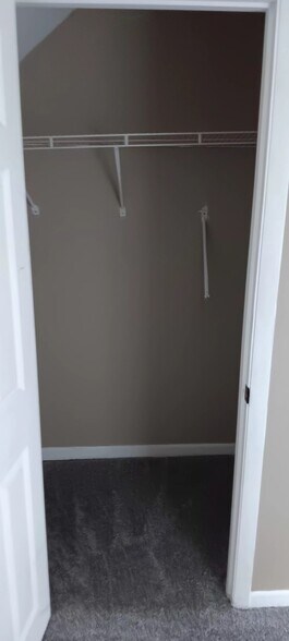 CLOSET - 919 12th Ave NE