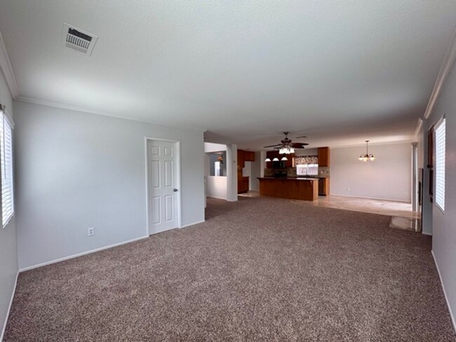 Building Photo - Spacious 4 Bedroom Home with a loft AND bo...