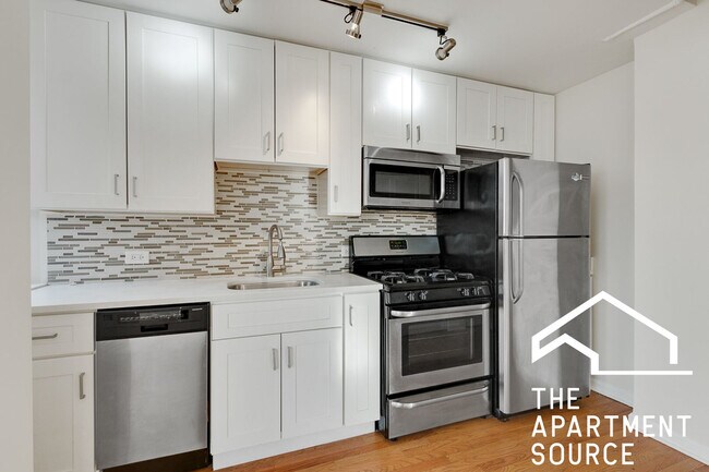 Building Photo - 2520 W Leland Ave