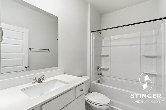 Building Photo - 548 Hideaway St