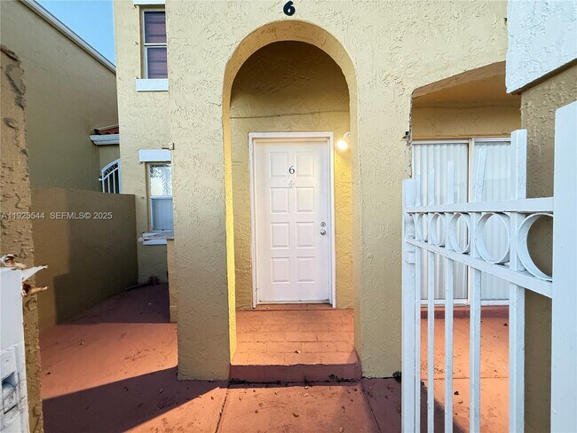 Building Photo - 8570 NW 3rd Ln