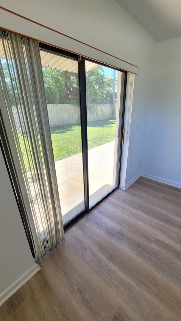 Building Photo - Beautiful Corner Lot Rental-Large 4 Bedroo...