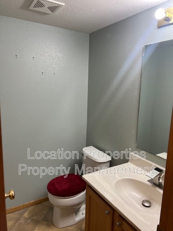 Building Photo - 2713 Grand Cir