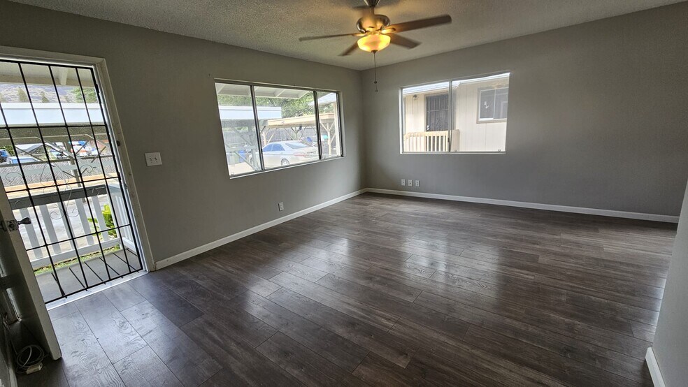 Large Living Room - 85-794 Lihue St