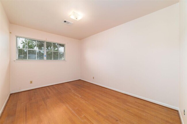 Building Photo - 7615 Barberton Dr