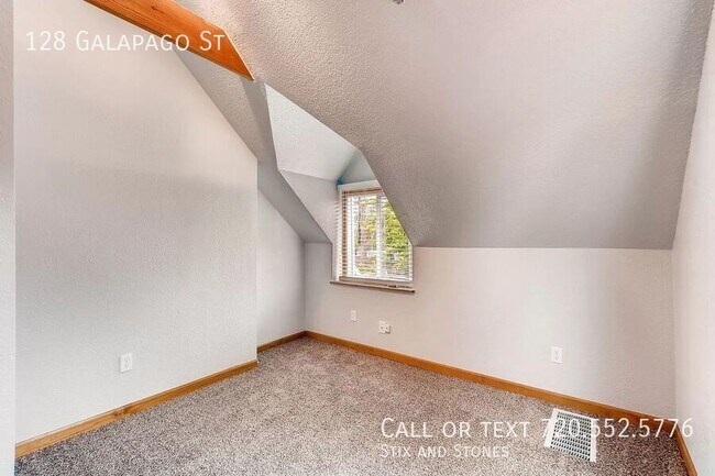 Building Photo - 128 Galapago St
