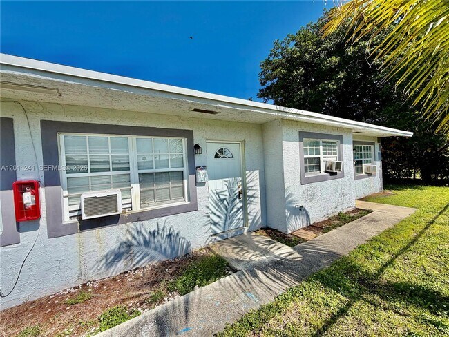 Building Photo - 1041 NW 7th Ct