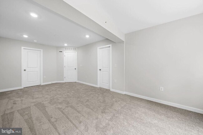 Building Photo - 258 Talucci Dr