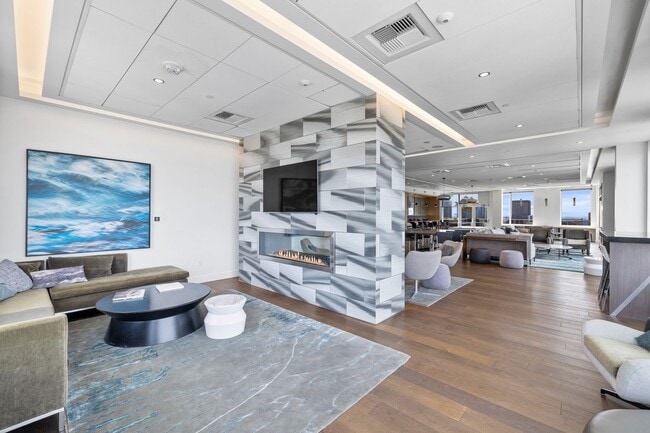 Building Photo - Luxurious 1 bedroom in Capital Hill!