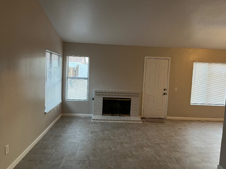 Building Photo - 10679 Villa St