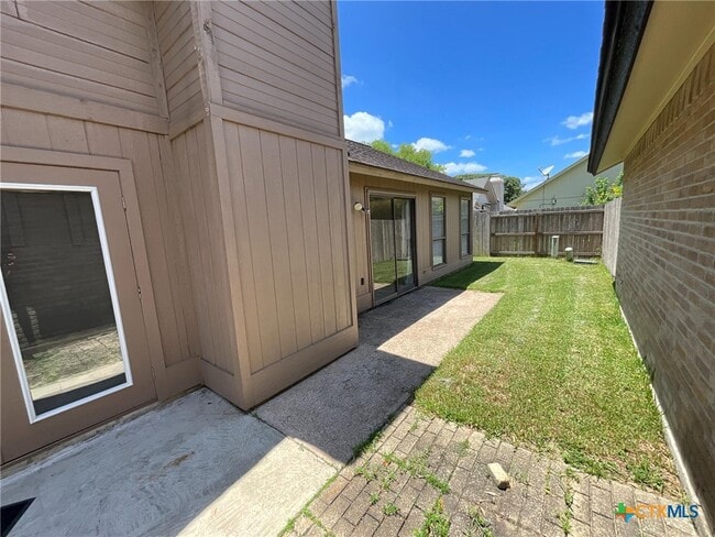 Building Photo - 519 Rattan Dr
