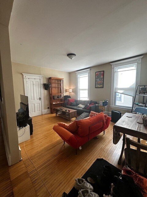 Building Photo - 2117 Bryant Ave S