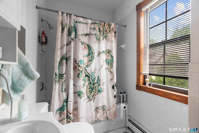 Building Photo - 623 Whitney Ave