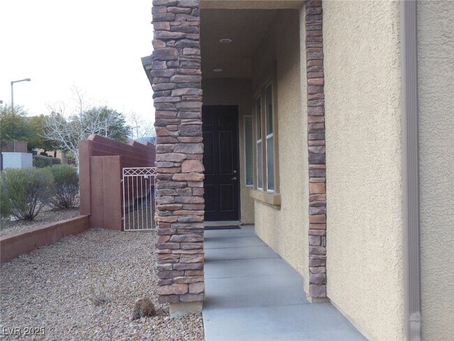 Building Photo - 10390 Blue Ginger Dr