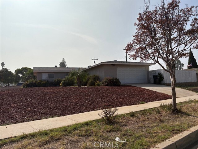 Building Photo - 327 Naomi St