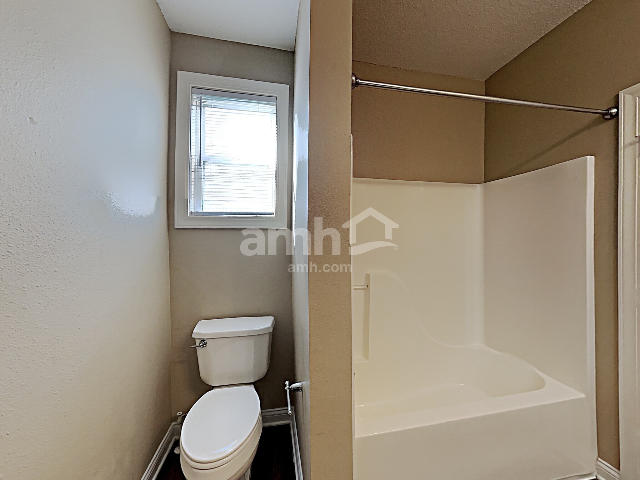 Building Photo - 5902 Cabot Dr