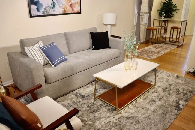 Building Photo - 1600-1602-1602 N Jackson St