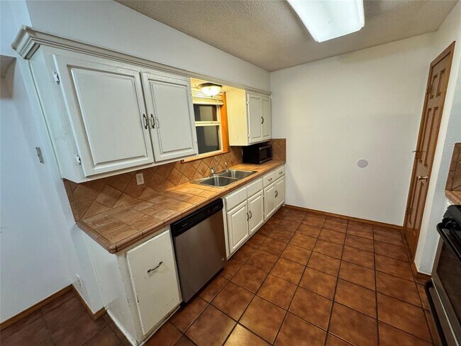 Building Photo - 5914 Wagon Bend