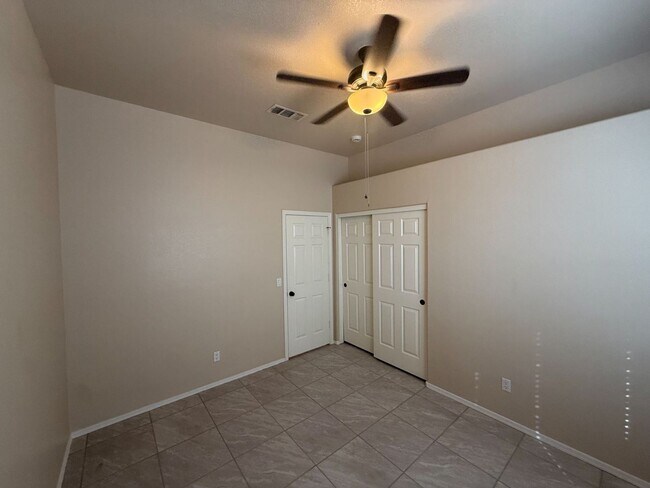 Building Photo - 3260 E Isabella Ave