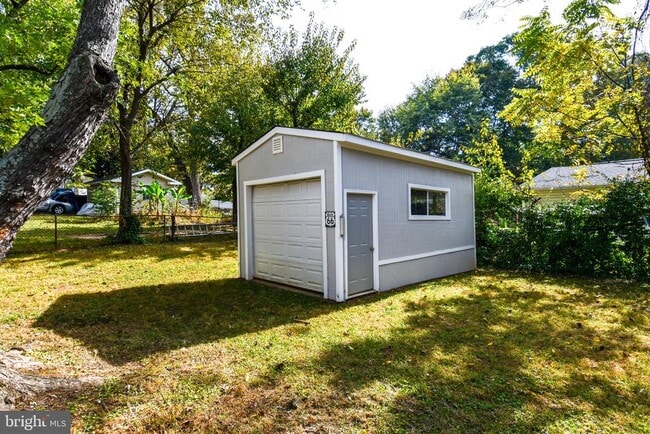 Building Photo - 3811 Forestdale Ave