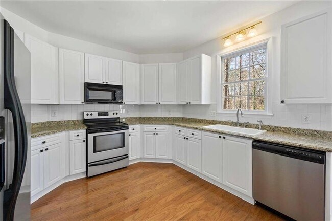 Building Photo - 4185 Waterford Dr
