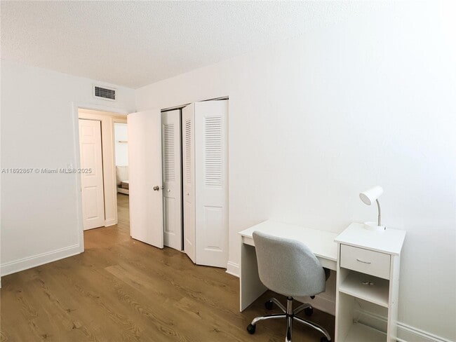 Building Photo - 9125 SW 77th Ave