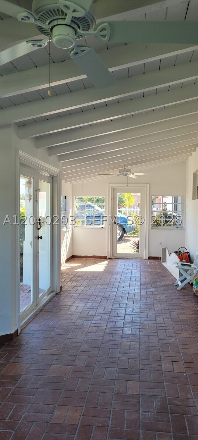Building Photo - 5200 SW 89th Pl