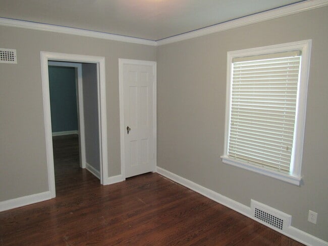 Building Photo - Cape Cod 3bed 1.5 bath in Westwood Hills, KS