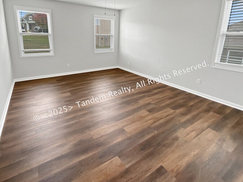 Building Photo - 8020 Forest Hills Dr