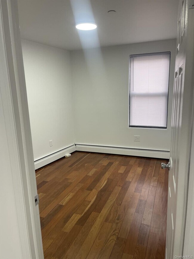 Building Photo - 60 W 184th St