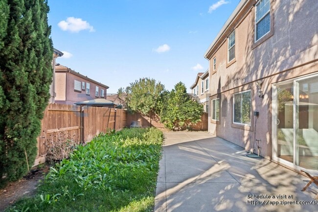 Building Photo - 207 Barcelona Dr