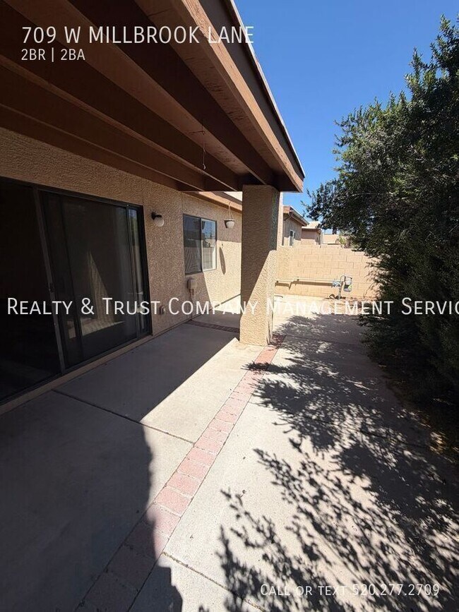 Building Photo - 709 W Millbrook Ln