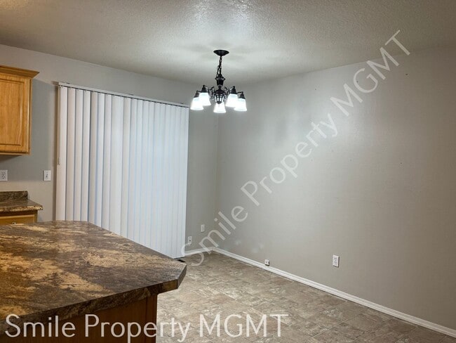 Building Photo - Great location