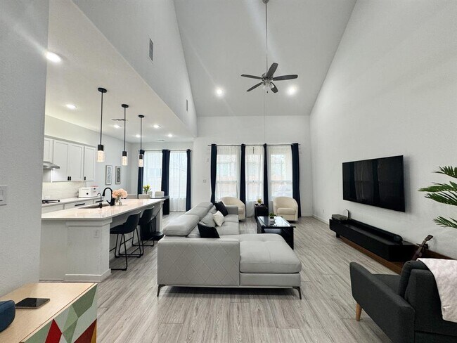 Building Photo - 4418 Hannover Wy